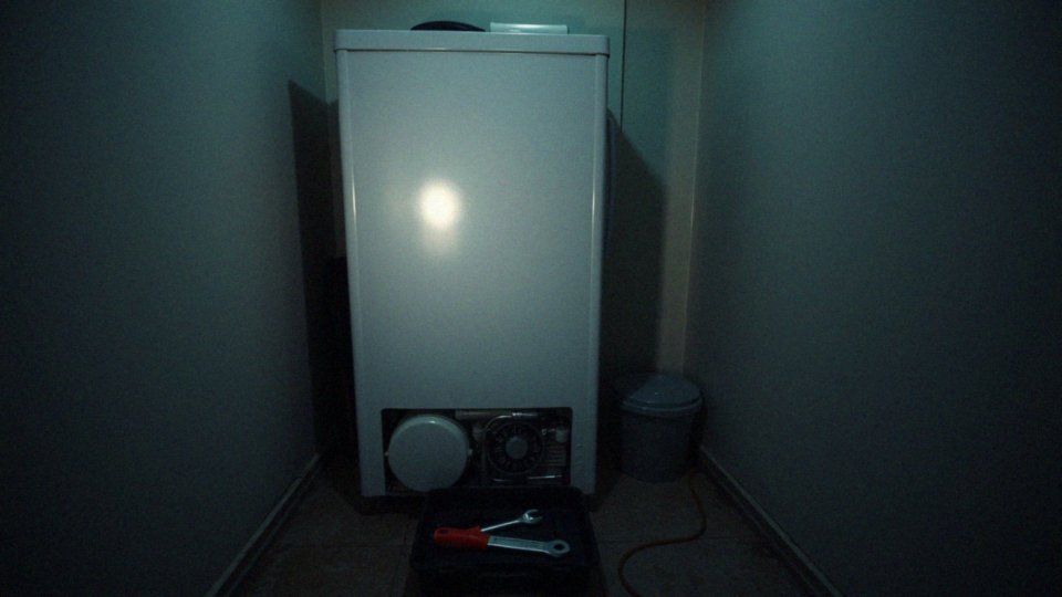 Jak niedobór substancji chłodzącej wpływa na ciągłą pracę lodówki?