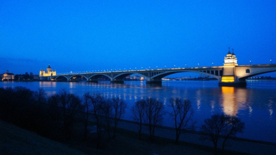 Niebieska godzina w fotografii – jak ją wykorzystać w zdjęciach?